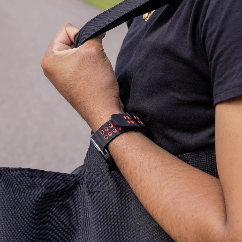 Силиконовый ремешок Classic Color для Samsung Galaxy Watch 8 (40/44mm) / 8 Classic - черно-красный