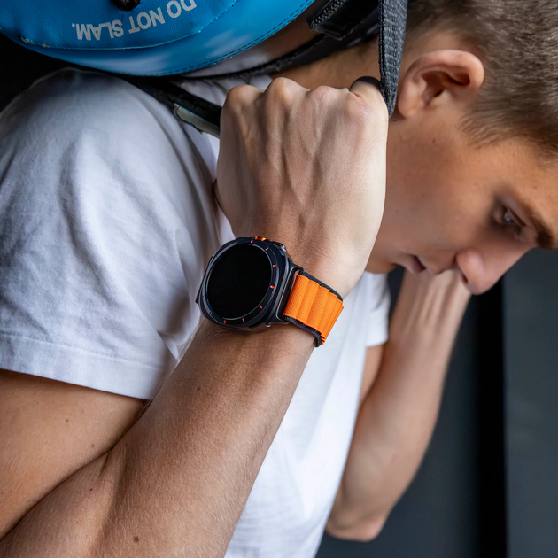 Нейлоновый ремешок AlphineStrap для Samsung Galaxy Watch 8 (40/44mm) / 8 Classic - черно-оранжевый
